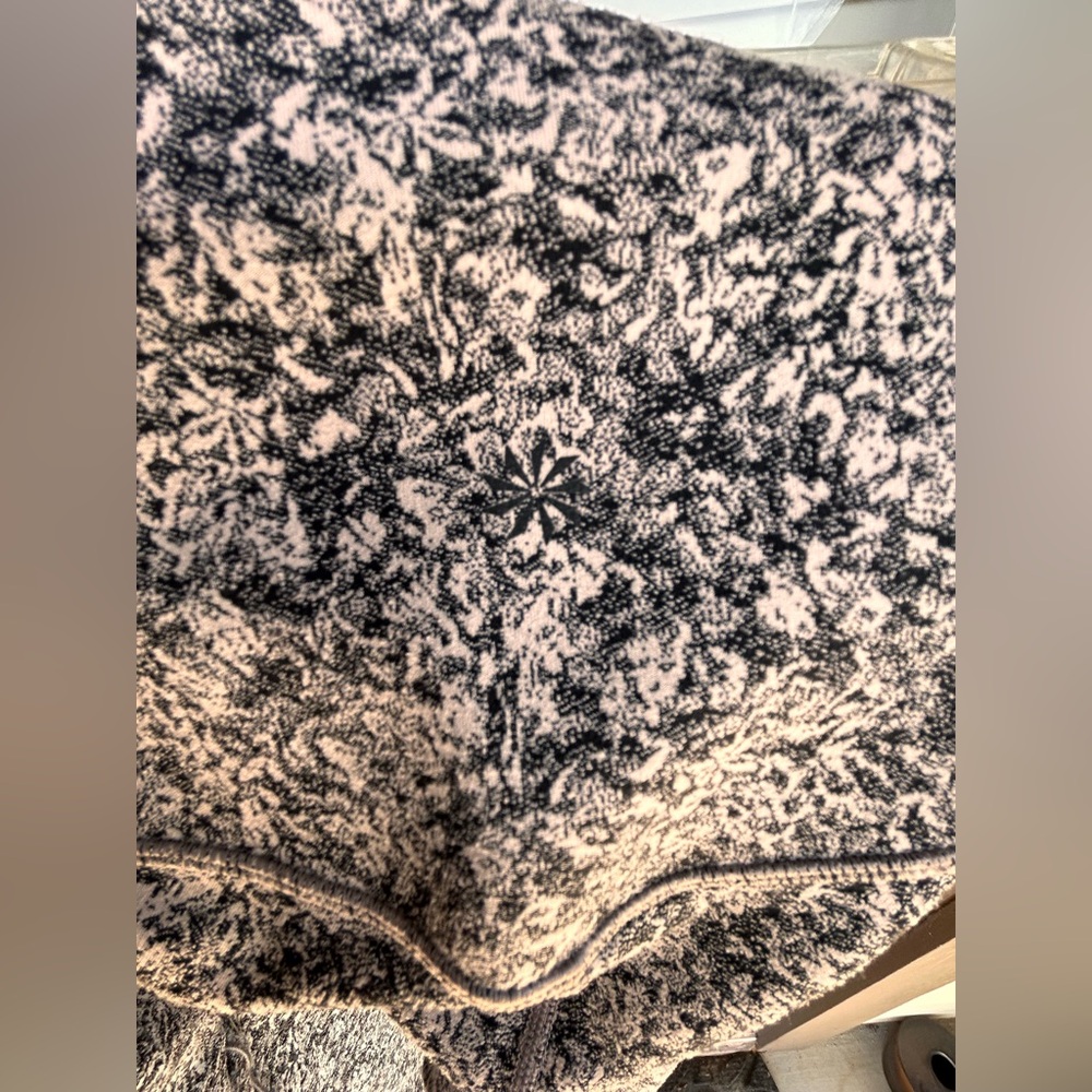 Athleta salutation stash patterned/textured leggings XL euc